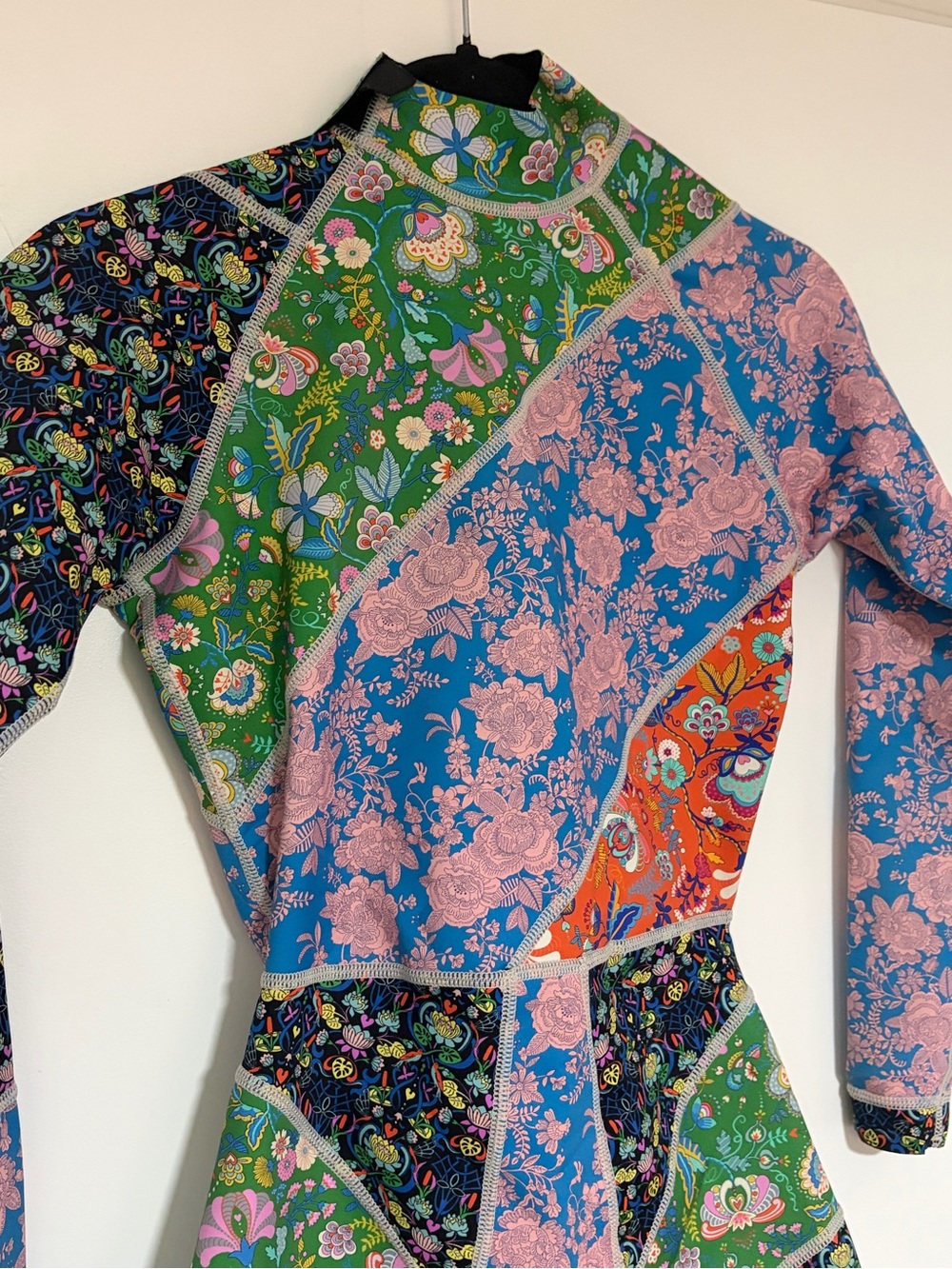 Cynthia Rowley Women’s Daybreak Floral Wetsuit Size XS - Picture 3 of 13